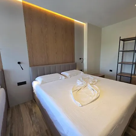 Landi Hotel
